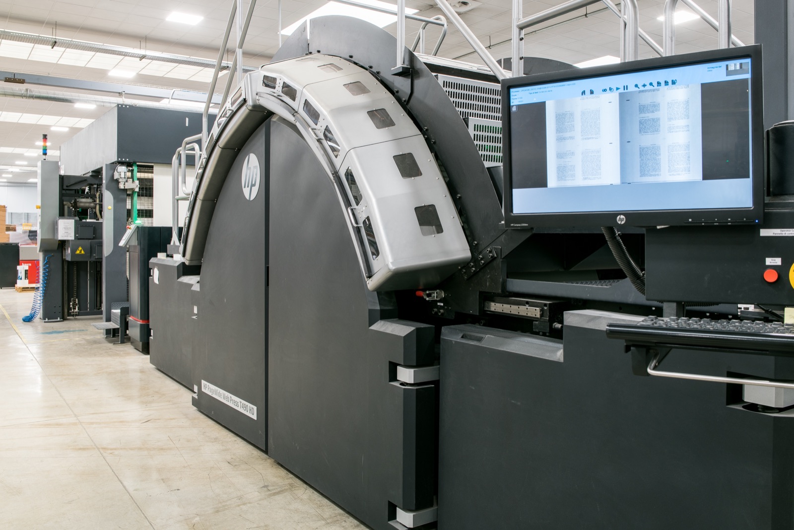 Digital inkjet printing station